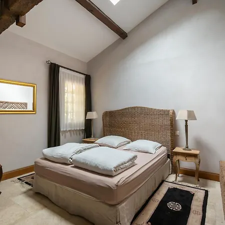 Chateau De La Vieille Chapelle Bed & Breakfast Lugon et l'Ile du Carney