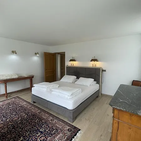 Chateau De La Vieille Chapelle Bed & Breakfast Lugon et l'Ile du Carney