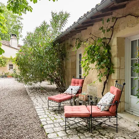 Bed & Breakfast Chateau De La Vieille Chapelle Lugon et l'Ile du Carney