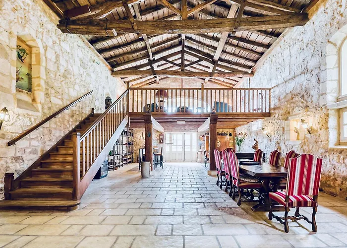 Chateau De La Vieille Chapelle Lugon et l’Ile du Carney